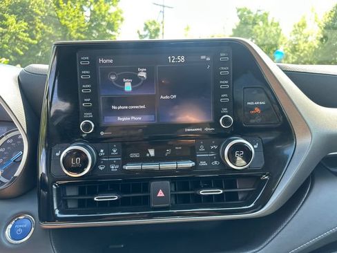 Used 2022 Toyota Highlander XLE AWD/4WD image 37