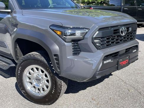 Used 2025 Toyota Tacoma TRD Off-Road AWD/4WD image 8