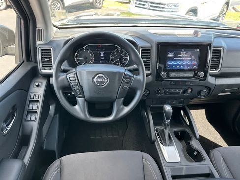 Used 2024 Nissan Frontier SV AWD/4WD image 10