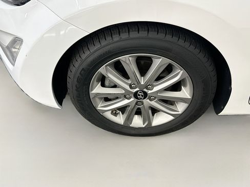 Used 2014 Hyundai Elantra SE w/ Option Group 02 FWD image 11