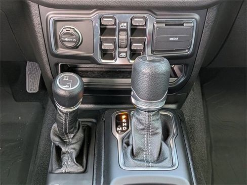 New 2025 Jeep Gladiator Sport image 19