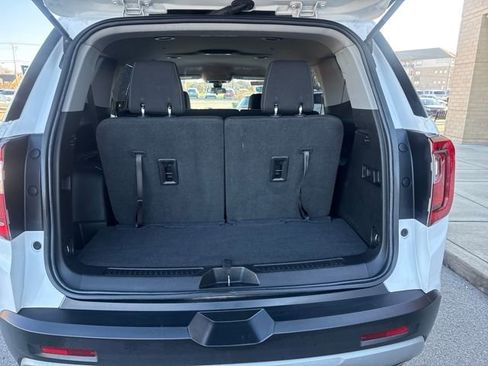 Used 2023 GMC Acadia SLE image 17