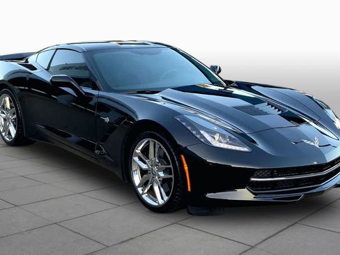 Used 2017 Chevrolet Corvette Stingray Coupe RWD image 3