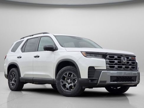 New 2026 Honda Pilot TrailSport image 2