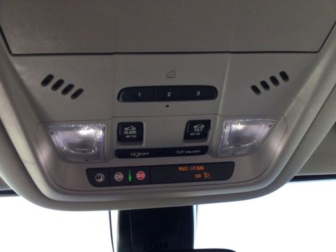 Used 2023 GMC Acadia SLT w/ Elevation Edition image 22