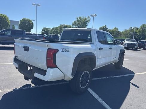 Used 2024 Toyota Tacoma TRD Off-Road image 4