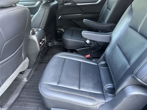 Used 2025 GMC Acadia Elevation w/ Elevation Premium Package AWD/4WD image 26