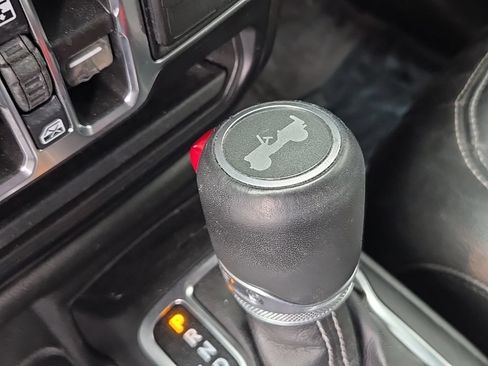 Used 2022 Jeep Wrangler Unlimited Sahara w/ Cold Weather Group AWD/4WD image 19