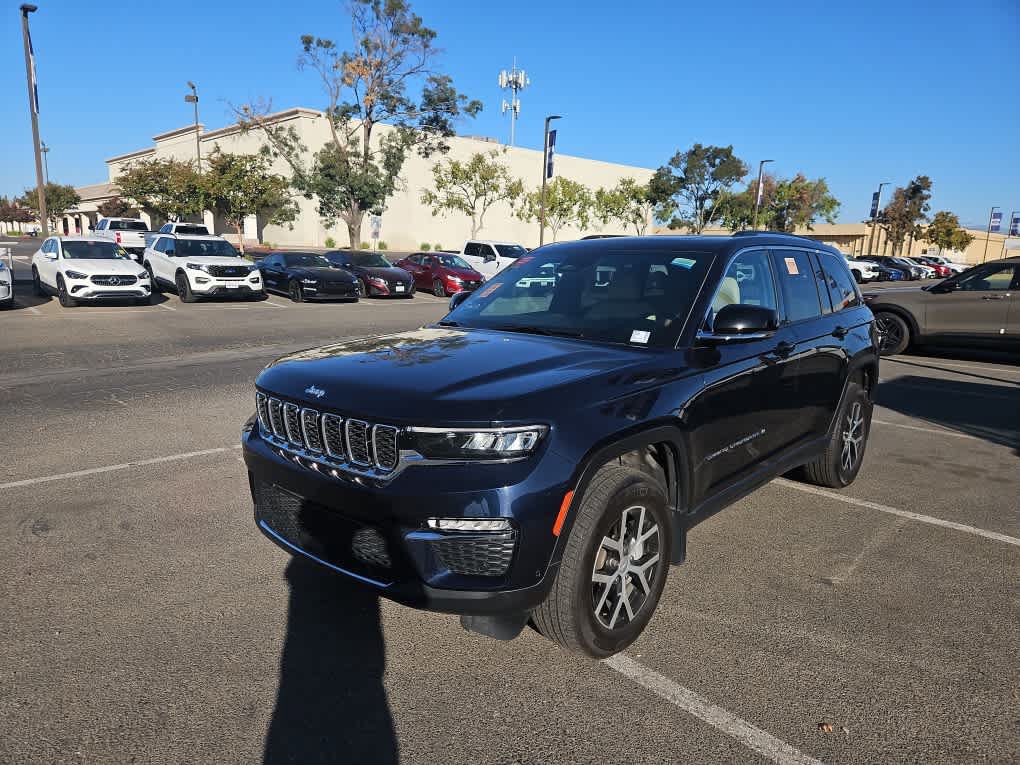 Used 2023 Jeep Grand Cherokee Limited w/ Luxury Tech Group II AWD/4WD image 1