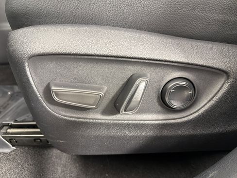 Used 2025 Toyota Grand Highlander AWD image 10