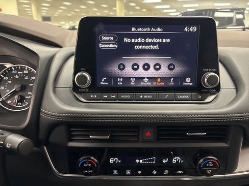 Used 2023 Nissan Rogue SV image 18