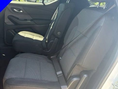 Used 2023 Chevrolet Traverse LT FWD image 28