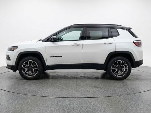 Used 2025 Jeep Compass Trailhawk w/ Trailer Tow Group AWD/4WD image 5