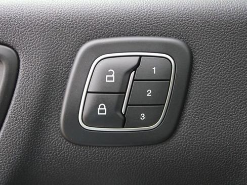 Used 2022 Ford Escape Titanium FWD image 4
