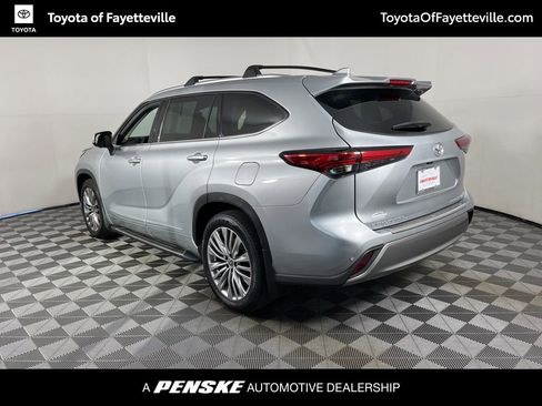 Used 2023 Toyota Highlander Platinum image 17