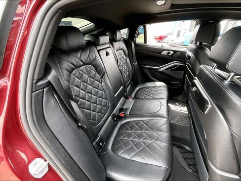 Used 2025 BMW X6 xDrive40i w/ Executive Package image 19