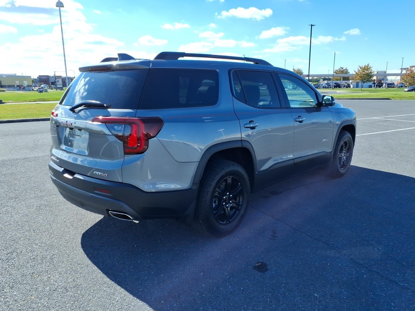 Certified 2022 GMC Acadia AT4 w/ Technology Package AWD/4WD image 4