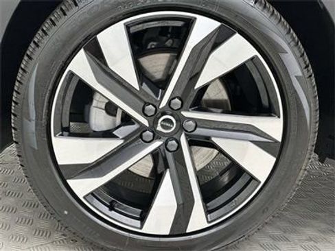 Certified 2025 Volvo XC40 B5 Plus w/ Protection Package Premier image 10