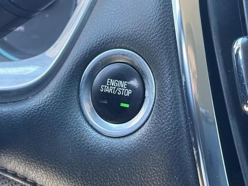 Used 2021 Chevrolet Traverse Premier FWD image 23