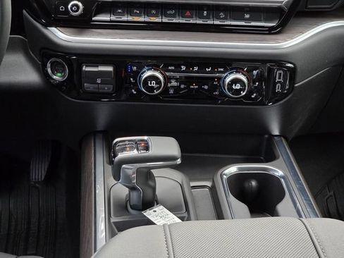New 2026 GMC Sierra 1500 SLT AWD/4WD image 13