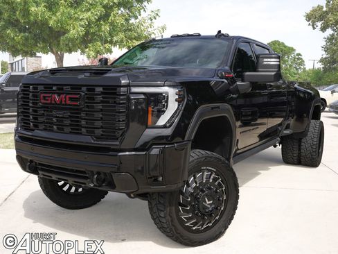 Used 2024 GMC Sierra 3500 Denali w/ Denali Reserve Package AWD/4WD image 1