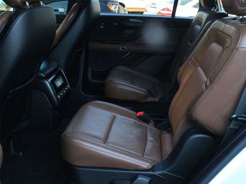 Used 2020 Lincoln Aviator Reserve w/ Equipment Group 201A image 33