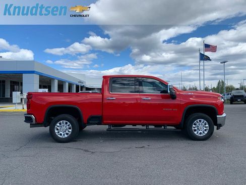 Used 2022 Chevrolet Silverado 2500 LTZ w/ Z71 Off-Road Package AWD/4WD image 8