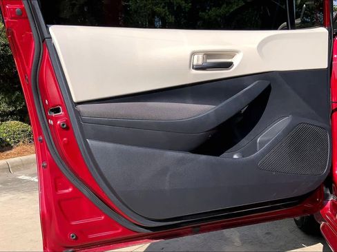 Used 2022 Toyota Corolla LE image 21