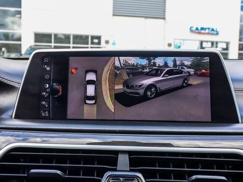 Used 2017 BMW 750i xDrive image 9