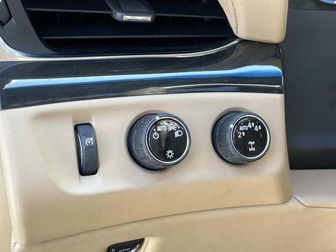 Used 2018 Cadillac Escalade ESV Platinum image 41
