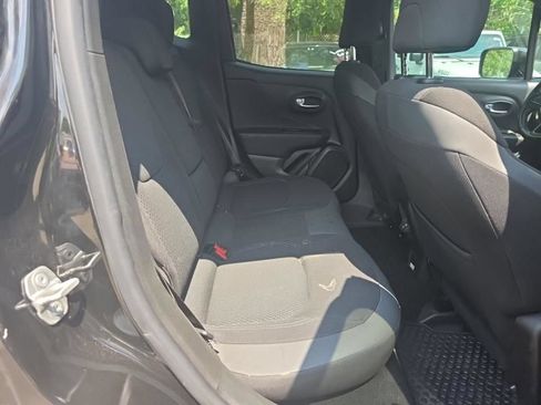 Used 2022 Jeep Renegade Altitude w/ Convenience Group AWD/4WD image 14