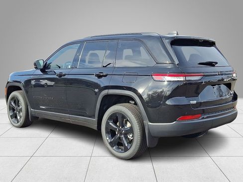 New 2025 Jeep Grand Cherokee Limited w/ Luxury Tech Group II AWD/4WD image 5