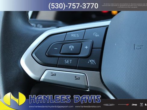 Used 2024 Volkswagen Atlas SE image 30