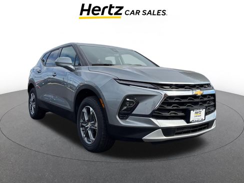 Used 2025 Chevrolet Blazer LT image 1