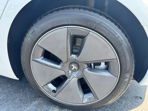 Used 2022 Tesla Model 3 Long Range AWD/4WD image 38