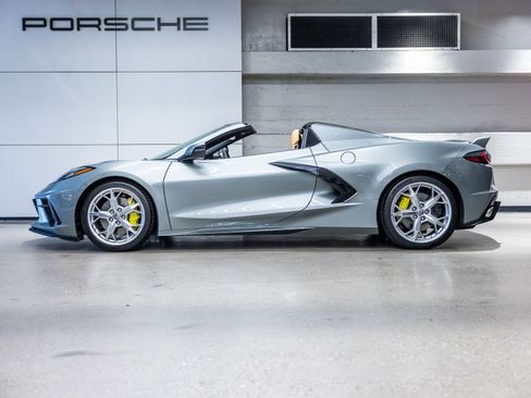 Used 2023 Chevrolet Corvette Stingray Preferred Conv w/ Z51 Performance Package RWD image 2