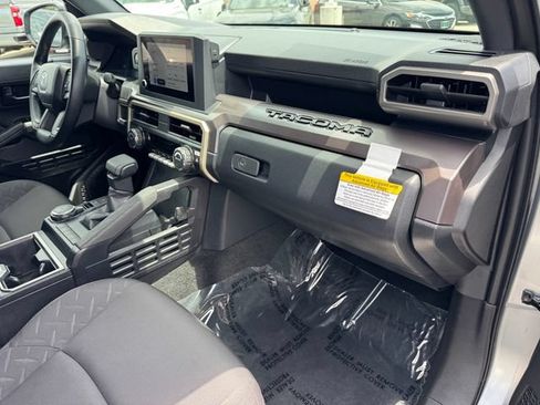 Used 2026 Toyota Tacoma SR5 AWD/4WD image 5