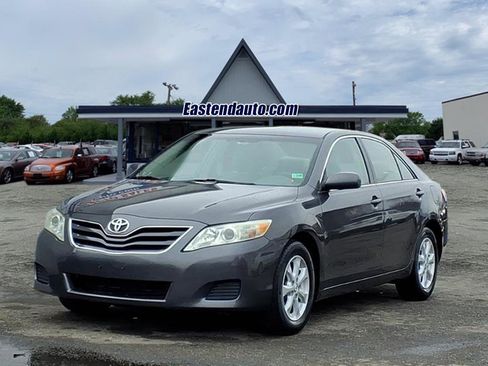 Used 2011 Toyota Camry LE w/ LE Extra-Value Pkg image 1