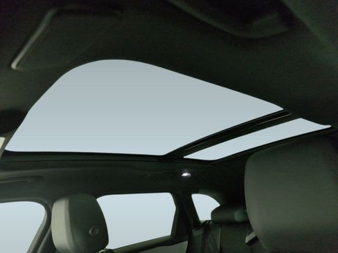 Certified 2026 Land Rover Range Rover Velar Dynamic SE image 12