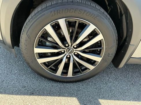 Used 2025 Nissan Pathfinder Platinum FWD image 10