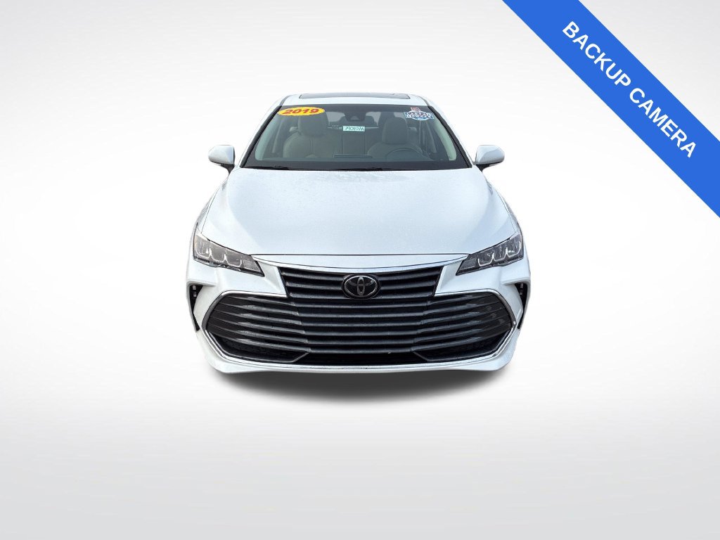 Used 2019 Toyota Avalon XLE w/ Moonroof Package FWD image 9