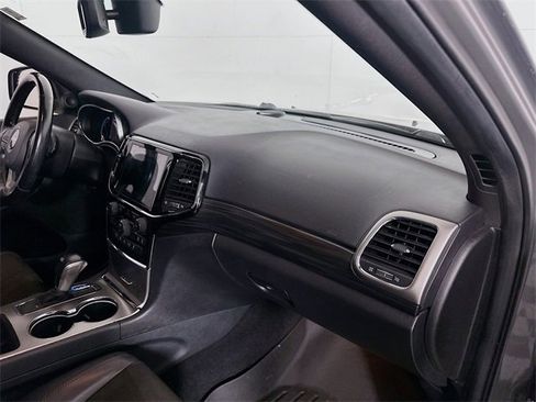 Used 2020 Jeep Grand Cherokee Altitude image 28