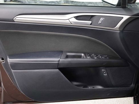 Used 2019 Ford Fusion SE image 16