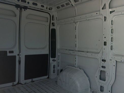 Used 2025 RAM ProMaster 2500 w/ Convenience Group FWD image 17