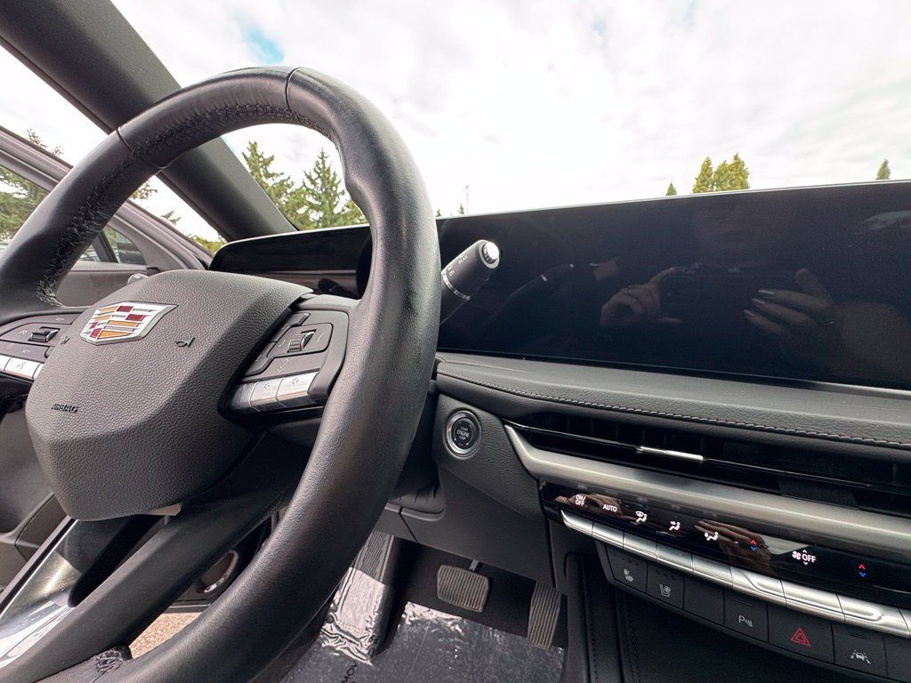 Used 2024 Cadillac XT4 Premium Luxury w/ Technology Package AWD/4WD image 24