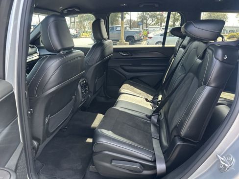 Used 2024 Jeep Grand Cherokee L Laredo image 31