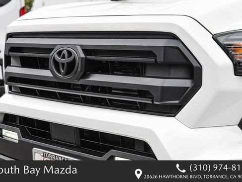 Used 2025 Toyota Tacoma SR5 AWD/4WD image 5