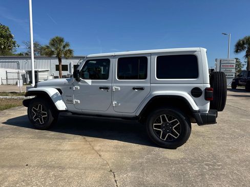 Certified 2024 Jeep Wrangler Unlimited Sahara AWD/4WD image 36