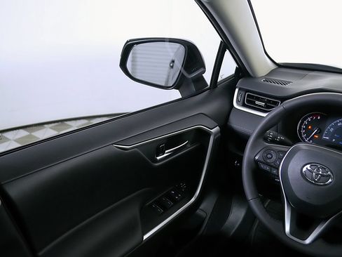 Used 2025 Toyota RAV4 XLE Premium FWD image 22