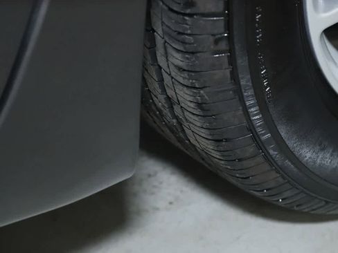 Used 2023 Chrysler Pacifica Touring-L image 35